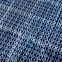 〔1m切り売り〕伝統息づく南インドから　昔ながらの木版インディゴ藍染布〔約106cm〕 - インディゴの商品写真