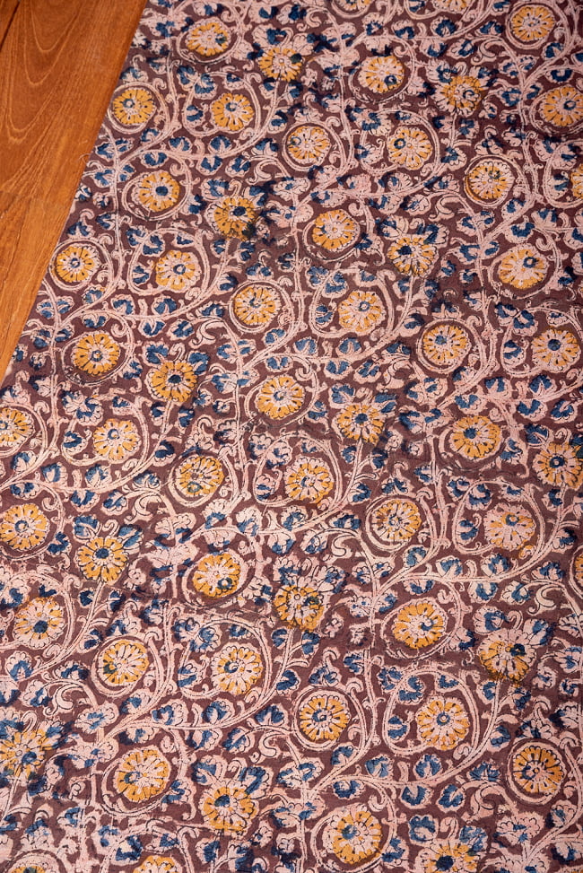 〔1m切り売り〕伝統息づく南インドから　昔ながらの木版染め更紗模様布〔約106cm〕 - 焦げ茶 3 - 1mの長さごとにご購入いただけます。