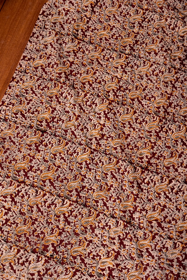 〔1m切り売り〕伝統息づく南インドから　昔ながらの木版染め更紗模様布〔約106cm〕 - 赤茶 3 - 1mの長さごとにご購入いただけます。