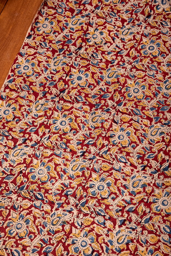 〔1m切り売り〕伝統息づく南インドから　昔ながらの木版染め更紗模様布〔約106cm〕 - レッド 3 - 1mの長さごとにご購入いただけます。