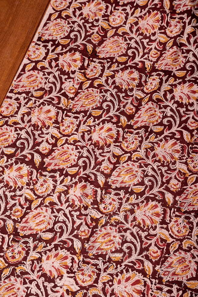〔1m切り売り〕伝統息づく南インドから　昔ながらの木版染め更紗模様布〔約106cm〕 - 焦げ茶 3 - 1mの長さごとにご購入いただけます。