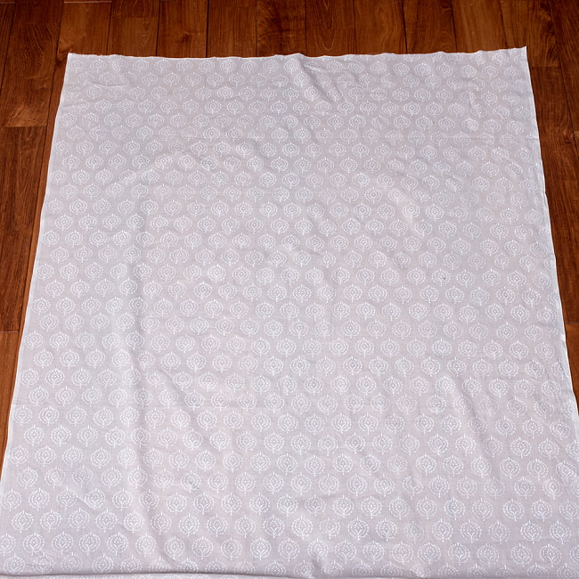 〔1m単位切り売り〕ジャイプル職人手作り サフェードのボタニカルデザイン インド伝統の木版染め更紗生地〔幅約106cm〕 2 - とても素敵な雰囲気です