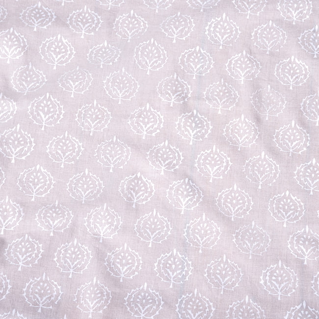 〔1m単位切り売り〕ジャイプル職人手作り サフェードのボタニカルデザイン インド伝統の木版染め更紗生地〔幅約106cm〕 4 - インドならではの布ですね。