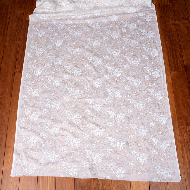 〔1m単位切り売り〕ジャイプル職人手作り 白生地×ゴールドプリントのボタニカルデザイン インド伝統の木版染め更紗生地〔幅約106cm〕 2 - とても素敵な雰囲気です