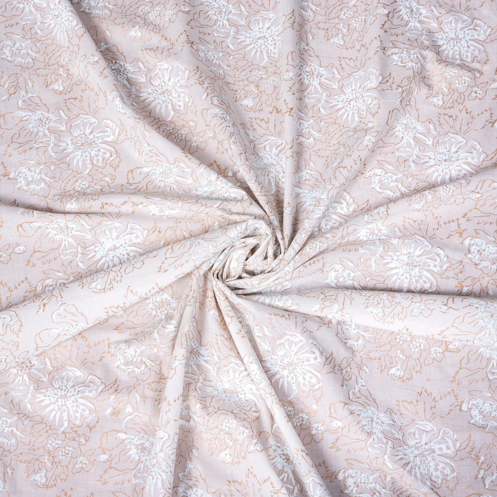 〔1m単位切り売り〕ジャイプル職人手作り　白生地×ゴールドプリントのボタニカルデザイン　インド伝統の木版染め更紗生地〔幅約106cm〕1枚目の説明写真です