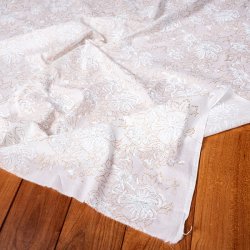 〔1m単位切り売り〕ジャイプル職人手作り　白生地×ゴールドプリントのボタニカルデザイン　インド伝統の木版染め更紗生地〔幅約106cm〕の商品写真