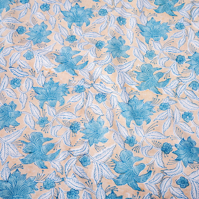 〔1m切り売り〕ジャイプル　職人手作り　色彩豊かなボタニカルデザイン　おしゃれ　生地　花柄　テーブルクロス　刺繍素材などへ〔幅約106cm〕 4 - インドならではの布ですね。