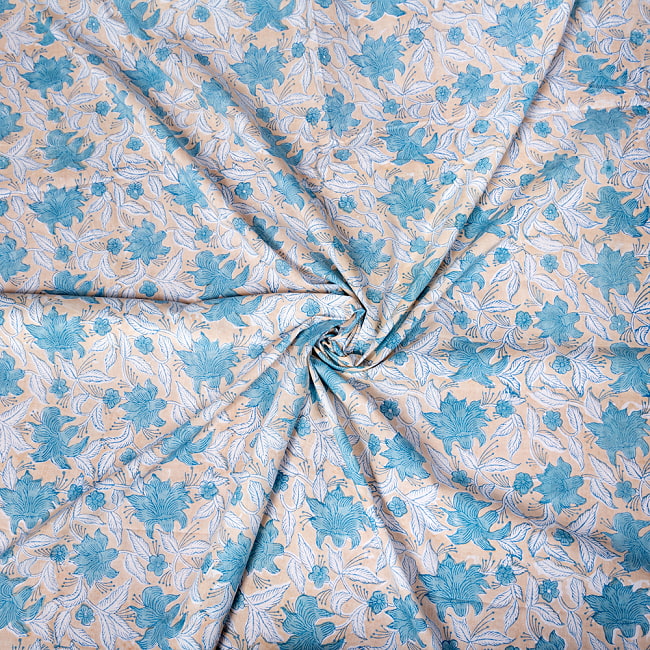 〔1m切り売り〕ジャイプル　職人手作り　色彩豊かなボタニカルデザイン　おしゃれ　生地　花柄　テーブルクロス　刺繍素材などへ〔幅約106cm〕 5 - 生地の拡大写真です。とても良い風合いです。
