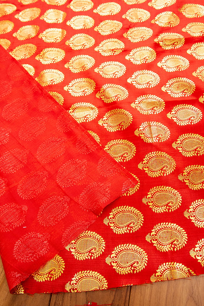 〔1m弱〕インドの伝統柄ゴールドプリント光沢布〔幅約107cm〕  ペイズリー柄 3 - 裏面を見てみました。