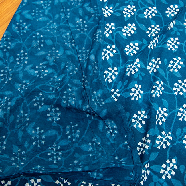〔1m切り売り〕伝統息づく南インドから　昔ながらの木版インディゴ藍染布〔112cm〕 - 伝統ウッドブロック 5 - 裏地の様子です。