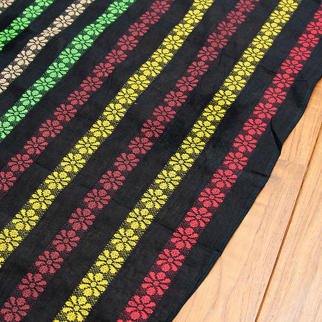 〔1m単位切り売り〕インドのお花刺繍シンプルコットン布〔幅約112cm〕 - ブラック系 3 - 端の部分を見てみました。