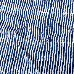 〔1m切り売り〕伝統息づく南インドから　昔ながらの木版インディゴ藍染布 - ストライプ〔幅約113cm〕の商品写真