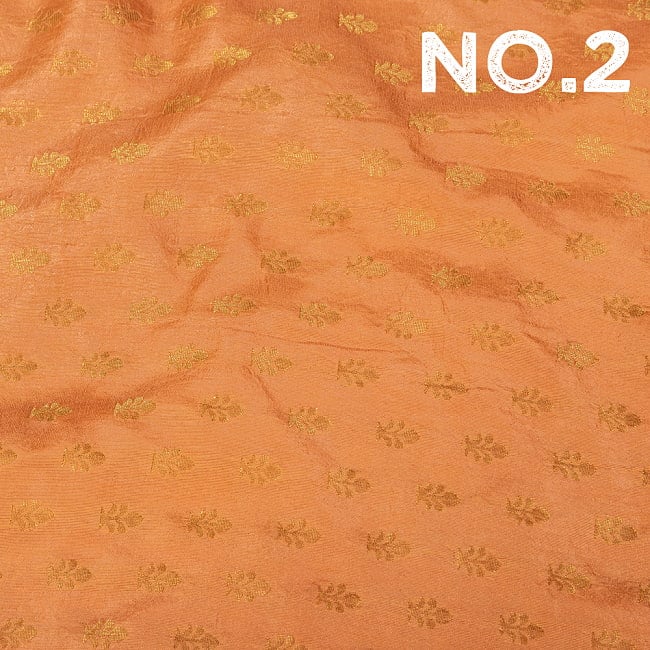 〔1m切り売り〕〔各色あり〕インドの伝統模様布　小花模様〔幅約117cm〕 10 - No.2　サーモンオレンジ