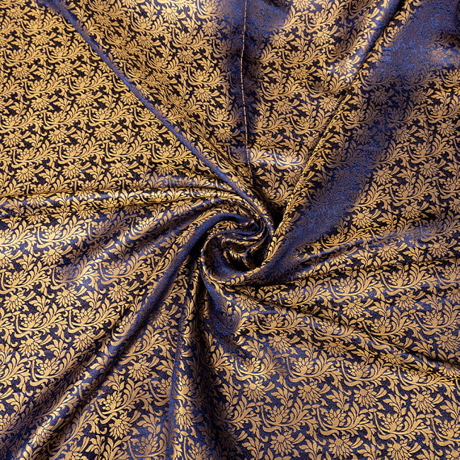 〔1m切り売り〕〔各色あり〕インドの伝統模様布　光沢感のある更紗模様〔幅約117cm〕 5 - 陰影があるとこのような感じになります