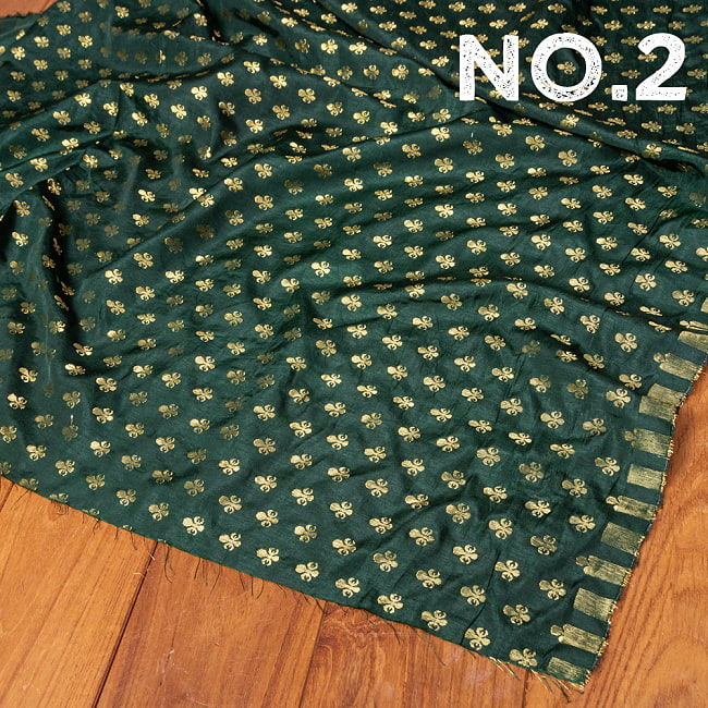 〔1m切り売り〕〔各色あり〕インドの伝統模様布　光沢感のある更紗模様〔幅約117cm〕 10 - No.2　ダークグリーン