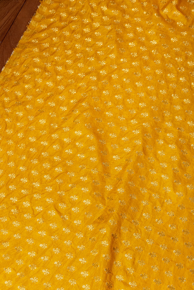 〔1m切り売り〕〔各色あり〕インドの伝統模様布　光沢感のある更紗模様〔幅約117cm〕 3 - インドならではの布ですね