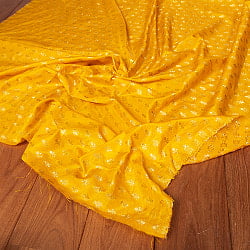 〔1m切り売り〕〔各色あり〕インドの伝統模様布　光沢感のある更紗模様〔幅約117cm〕の商品写真