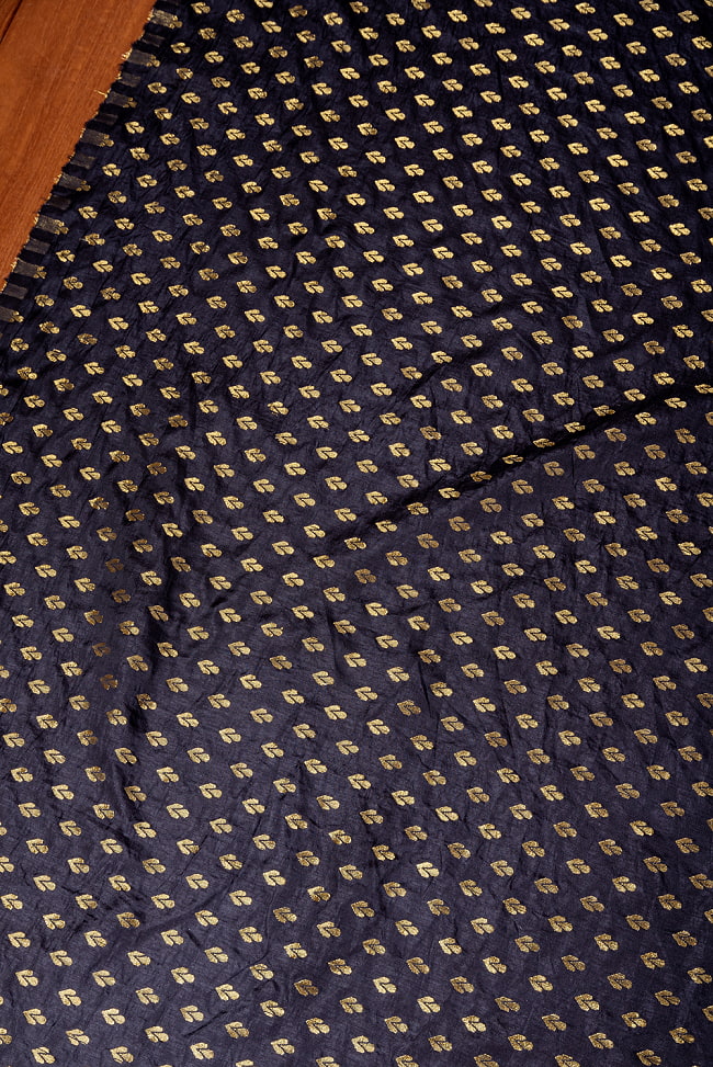 〔1m単位切り売り〕インドの伝統模様布 光沢感のある更紗模様〔幅約115cm〕 3 - インドならではの布ですね