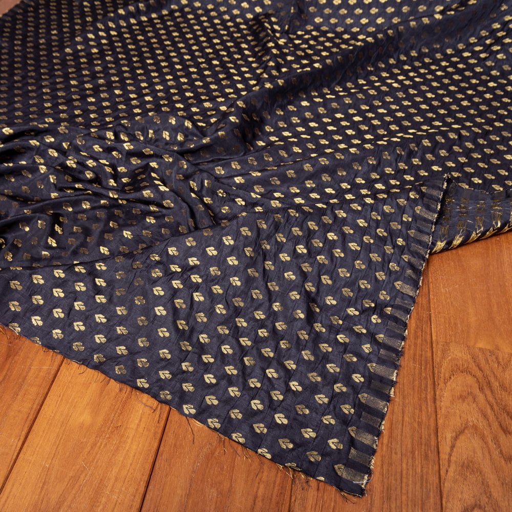 〔1m単位切り売り〕インドの伝統模様布　光沢感のある更紗模様〔幅約115cm〕2枚目の説明写真です