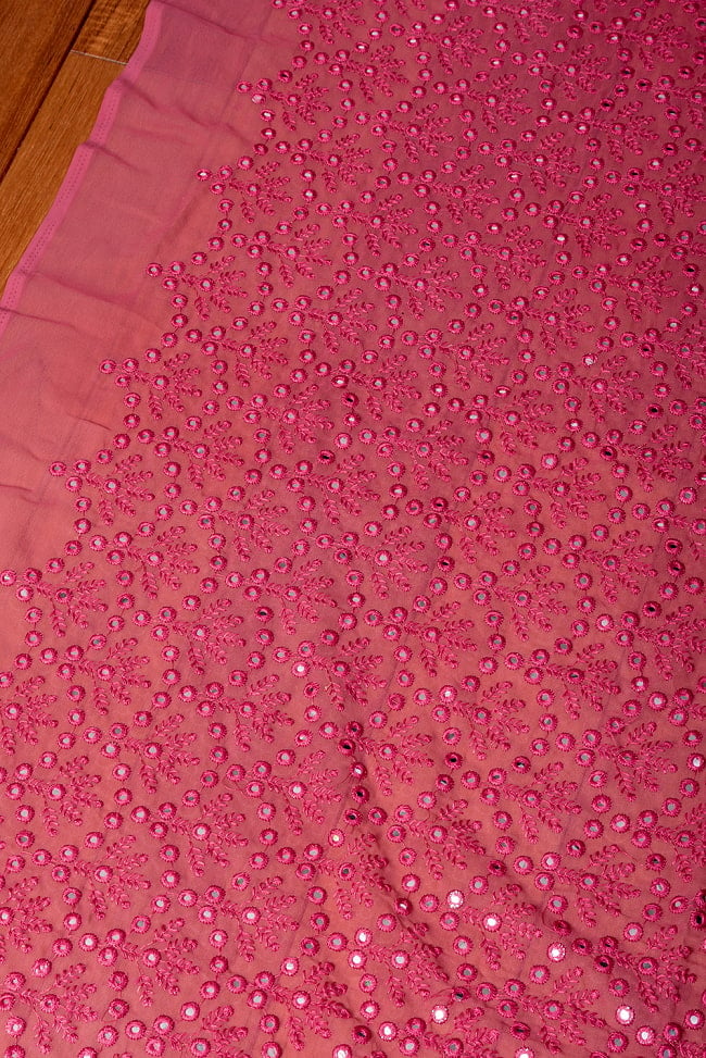 〔1m切り売り〕〔各色あり〕インドの伝統模様布 ミラーワーク系ファブリック〔幅約104cm〕 3 - インドならではの布ですね