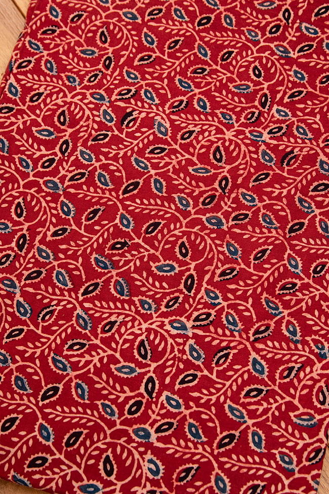 〔約6m 長尺布 5色展開】伝統息づくインドから　昔ながらの木版染めボタニカル柄布 - 幅約107cm 7 - 1：赤