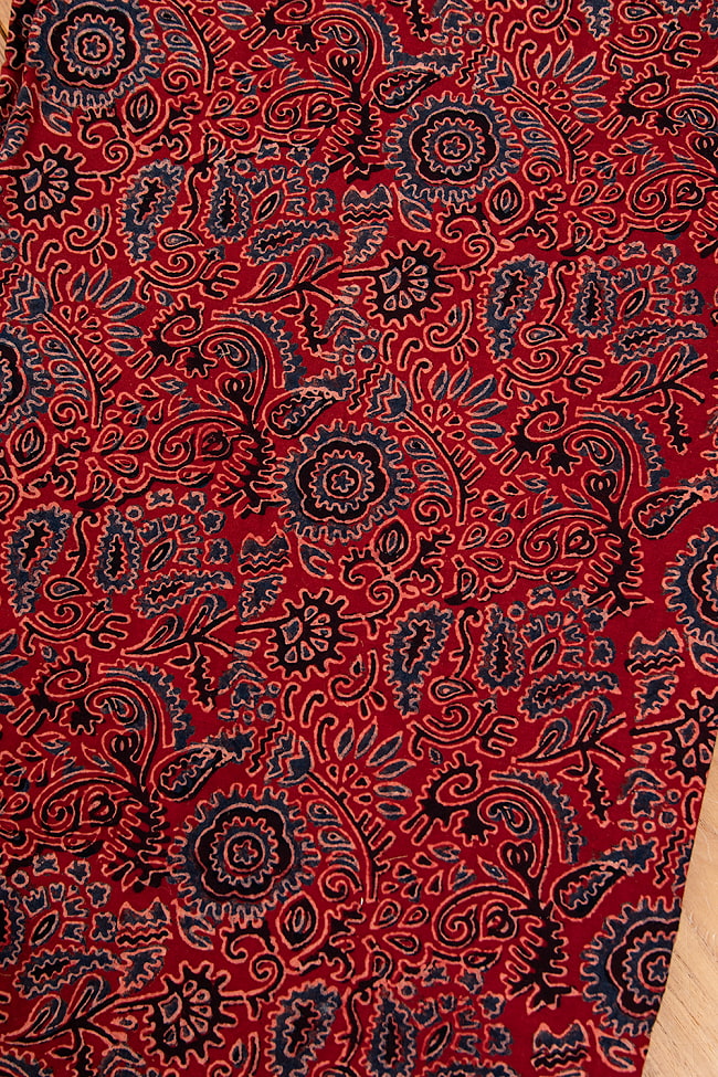 〔約6m 長尺布 5色展開】伝統息づくインドから　昔ながらの木版染め唐草柄布 - 幅約107cm 9 - 1：赤