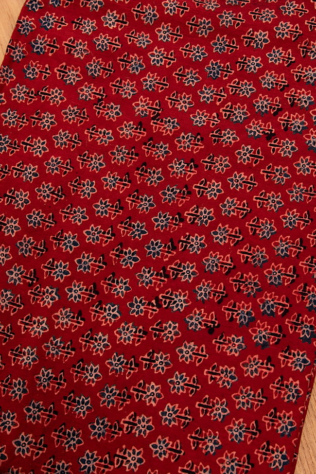 〔約6m 長尺布 5色展開】伝統息づくインドから　昔ながらの木版染め小花柄布 - 幅約107cm 11 - 3：赤