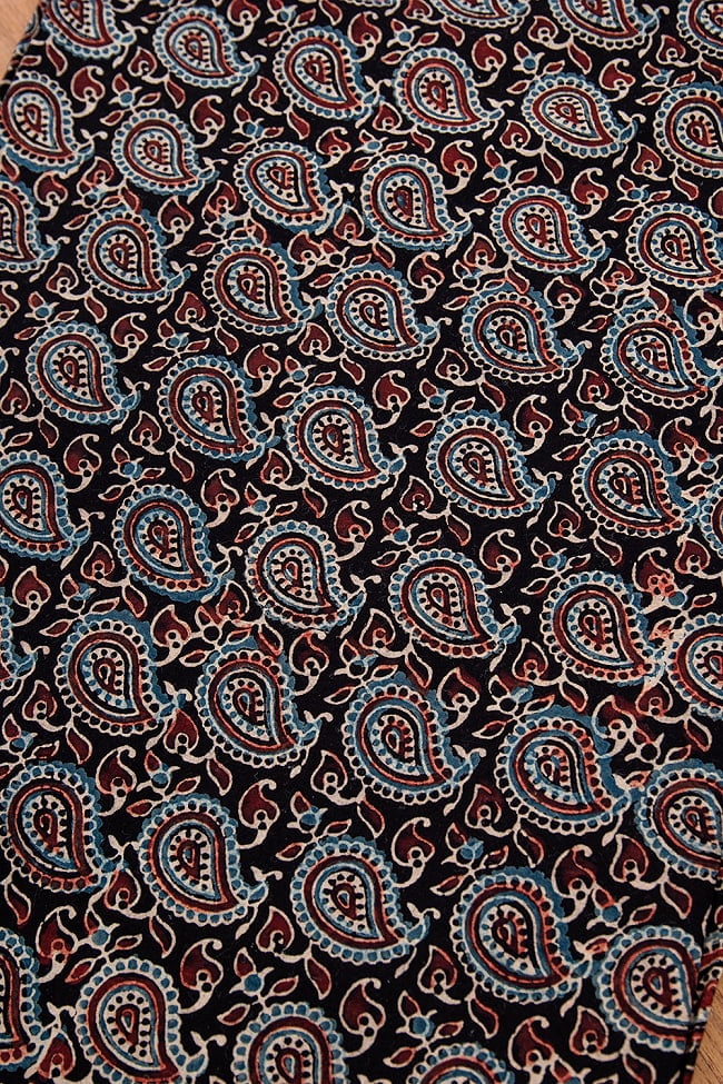 〔約6m 長尺布 5色展開】伝統息づくインドから　昔ながらの木版染めペイズリー柄布 - 幅約107cm 11 - 1：黒