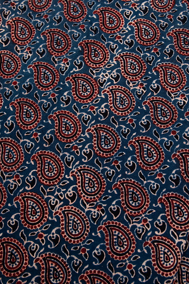 〔約6m 長尺布 5色展開】伝統息づくインドから　昔ながらの木版染めペイズリー柄布 - 幅約107cm 14 - 4：紺