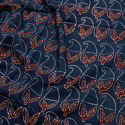 〔約6m 長尺布 3色展開】伝統息づくインドから　昔ながらの木版染めリーフペイズリー柄布 - 幅約107cm - サブ3