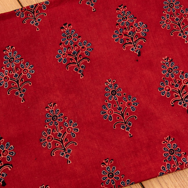〔約6m 長尺布 3色展開】伝統息づくインドから　昔ながらの木版染め伝統花柄布 - 幅約107cm 11 - 3：赤