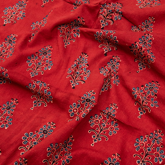 〔約6m 長尺布 3色展開】伝統息づくインドから　昔ながらの木版染め伝統花柄布 - 幅約107cm 2 - とても素敵な雰囲気です