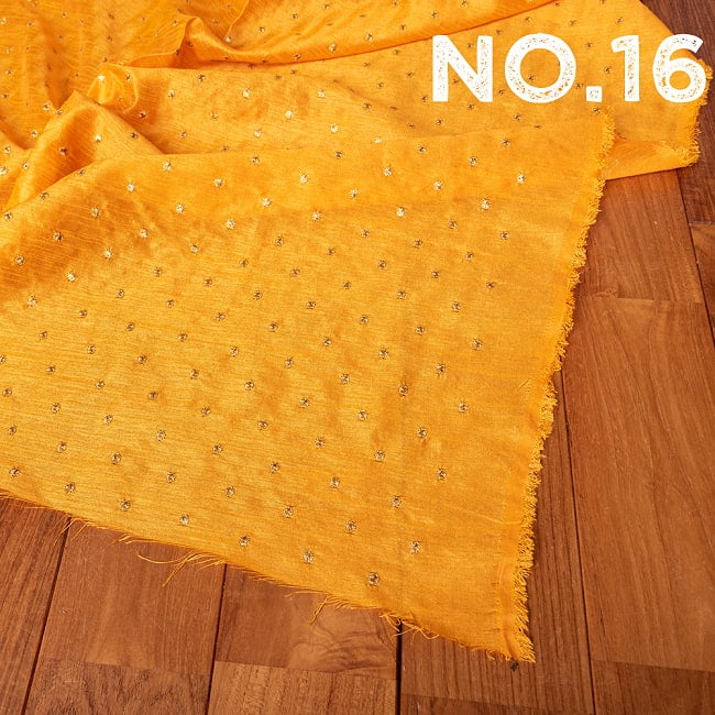 〔1m切り売り〕インドの伝統模様布　光沢感のあるシンプル模様〔幅約110cm〕 24 - No.16　ミカン