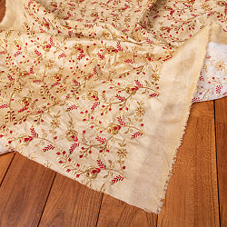 〔1m単位切り売り〕インドの伝統ザルドジ刺繍スタイルの更紗模様布〔108cm〕の商品写真