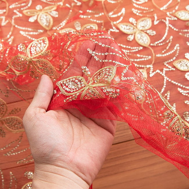 〔2m〕伝統模様刺繍のメッシュ生地布〔幅約105cm〕 5 - このような感じの生地になります。手芸からデコレーション用の布などなど、色々な用途にご使用いただけます！