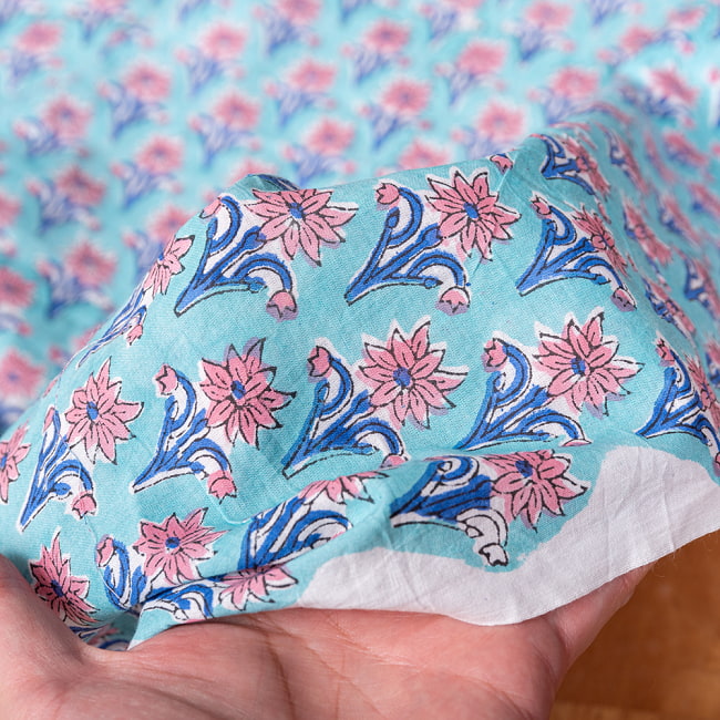 〔1m単位切り売り〕ジャイプル 職人手作り 色彩豊かなボタニカルデザイン おしゃれ 生地 花柄 テーブルクロス 刺繍素材などへ〔幅約110cm〕 - 青緑系 6 - 生地を広げてみたところです。横幅もしっかりあります。注文個数に応じた長さにカットしてお送りいたします。