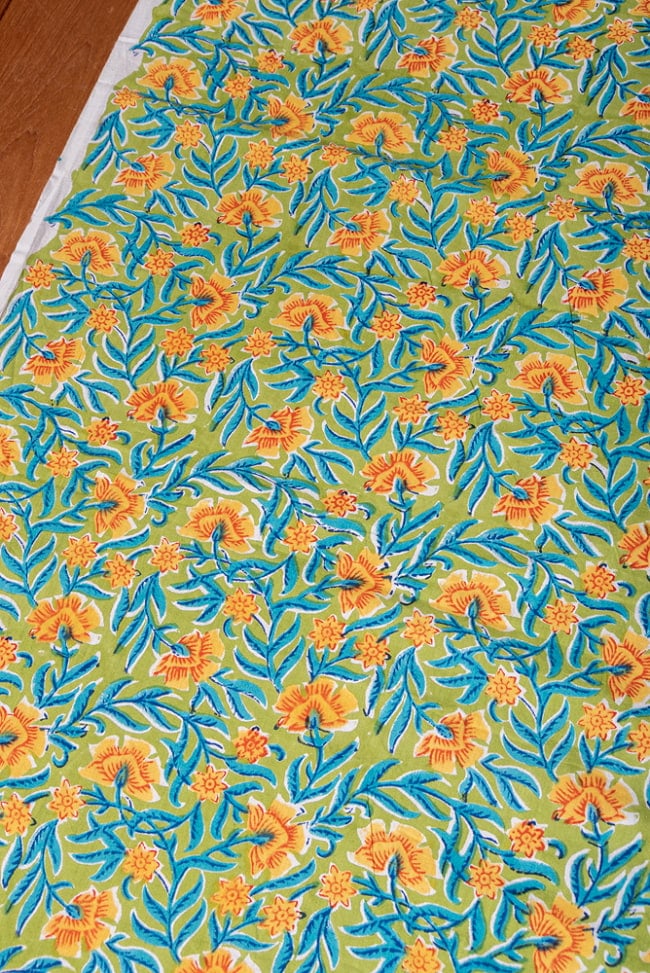 〔1m切り売り〕ジャイプル　職人手作り　色彩豊かなボタニカルデザイン　おしゃれ　生地　花柄　テーブルクロス　刺繍素材などへ〔幅約115cm〕 - パイナップル 3 - 1mの長さごとにご購入いただけます。