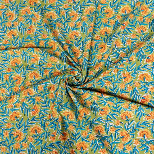 〔1m切り売り〕ジャイプル　職人手作り　色彩豊かなボタニカルデザイン　おしゃれ　生地　花柄　テーブルクロス　刺繍素材などへ〔幅約115cm〕 - パイナップル 5 - 生地の拡大写真です。とても良い風合いです。