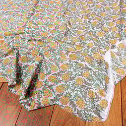 〔1m単位切り売り〕ジャイプル　職人手作り　色彩豊かなボタニカルデザイン　おしゃれ　生地　花柄　テーブルクロス　刺繍素材などへ〔幅約109cm〕 - グリーン系の商品写真