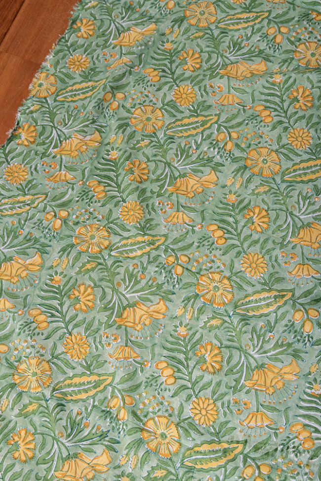 〔1m切り売り〕ジャイプル　職人手作り　色彩豊かなボタニカルデザイン　おしゃれ　生地　花柄　テーブルクロス　刺繍素材などへ〔幅約105cm〕 - グリーン系 3 - 1mの長さごとにご購入いただけます。