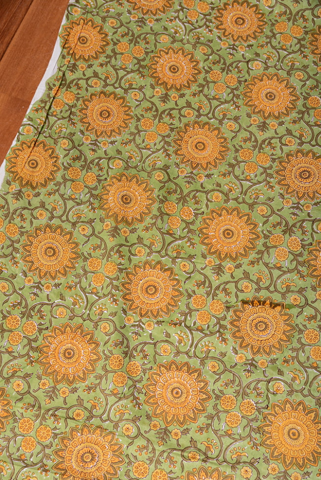 〔1m切り売り〕ジャイプル　職人手作り　色彩豊かなボタニカルデザイン　おしゃれ　生地　花柄　テーブルクロス　刺繍素材などへ〔幅約110cm〕 - グリーン系 3 - 1mの長さごとにご購入いただけます。