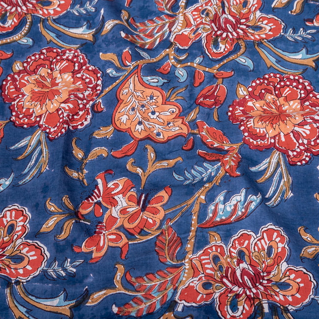 〔1m切り売り〕ジャイプル　職人手作り　色彩豊かなボタニカルデザイン　おしゃれ　生地　花柄　テーブルクロス　刺繍素材などへ〔幅約108cm〕 - ブルー系 4 - インドならではの布ですね。