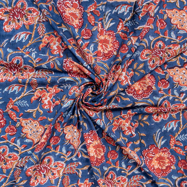 〔1m切り売り〕ジャイプル　職人手作り　色彩豊かなボタニカルデザイン　おしゃれ　生地　花柄　テーブルクロス　刺繍素材などへ〔幅約108cm〕 - ブルー系 5 - 生地の拡大写真です。とても良い風合いです。