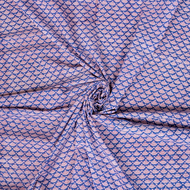 〔1m切り売り〕ジャイプル　職人手作り　色彩豊かなボタニカルデザイン　おしゃれ　生地　花柄　テーブルクロス　刺繍素材などへ〔幅約110cm〕 - ブルー系 5 - 生地の拡大写真です。とても良い風合いです。