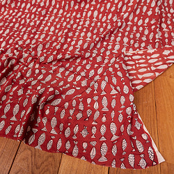 〔1m切り売り〕ジャイプル職人手作り　インド伝統の木版染め更紗マルチクロス　色彩豊かなボタニカルデザイン〔幅約115cm〕 - 赤系の商品写真
