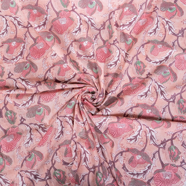 〔1m切り売り〕ジャイプル　職人手作り　色彩豊かなボタニカルデザイン　おしゃれ　生地　花柄　テーブルクロス　刺繍素材などへ〔幅約110cm〕 - ピンク系 5 - 生地の拡大写真です。とても良い風合いです。