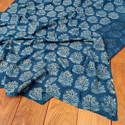 〔1m切り売り〕アジュラックプール村からやってきた　昔ながらのインディゴ木版染め更紗模様布〔幅約110cm〕 - ネイビー系の商品写真