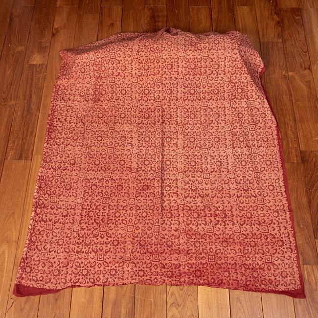〔1m切り売り〕アジュラックプール村からやってきた　昔ながらの木版染め伝統模様布〔幅約111cm〕 - 赤系 2 - とても素敵な雰囲気です
