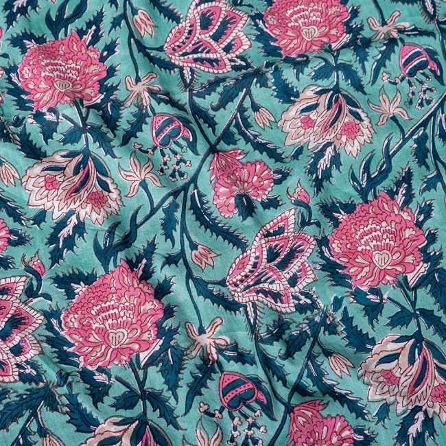 〔1m切り売り〕ジャイプル　職人手作り　色彩豊かなボタニカルデザイン　おしゃれ　生地　花柄　テーブルクロス　刺繍素材などへ〔約107cm〕 - 青緑系 4 - インドならではの布ですね。