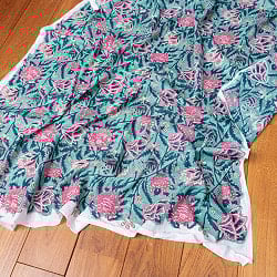 〔1m単位切り売り〕ジャイプル　職人手作り　色彩豊かなボタニカルデザイン　おしゃれ　生地　花柄　テーブルクロス　刺繍素材などへ〔約107cm〕 - 青緑系の商品写真